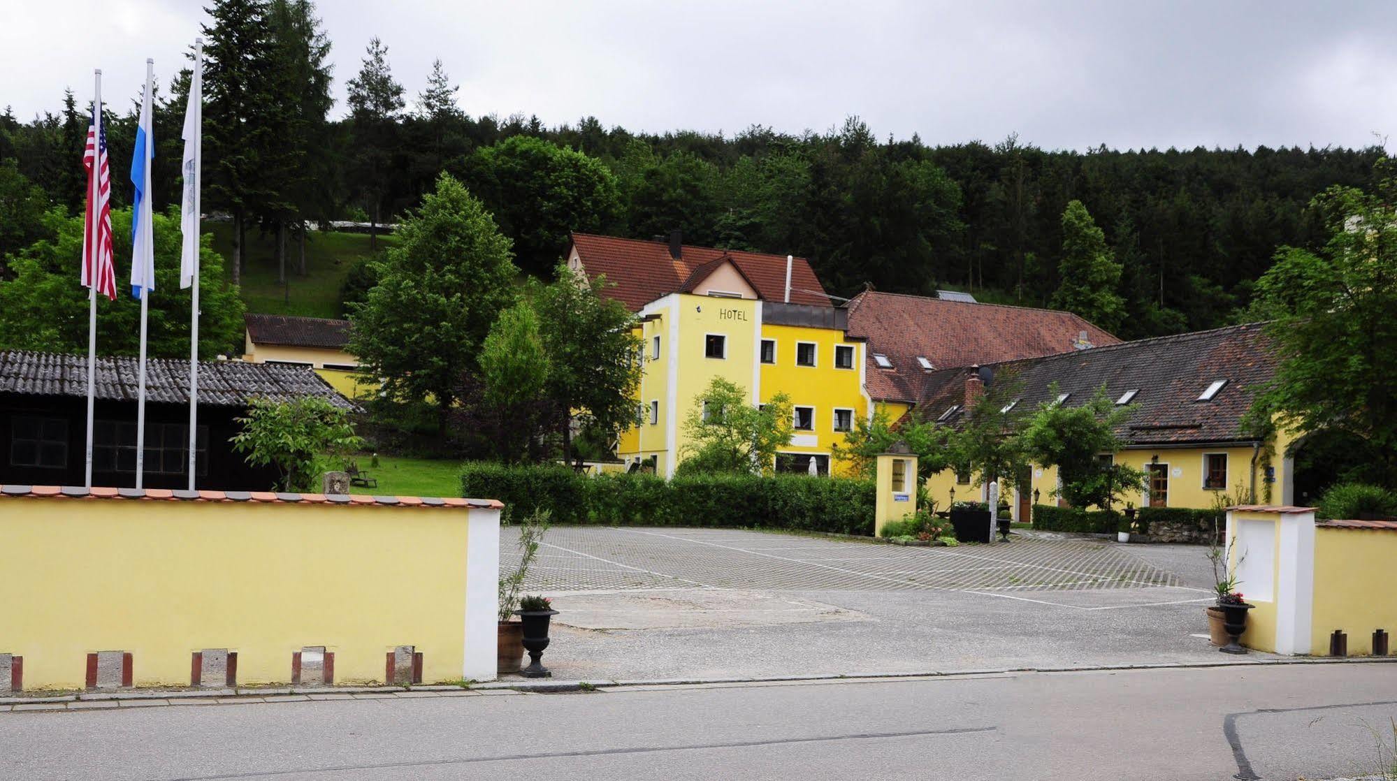 Hotel Schlossresidenz Heitzenhofen Duggendorf Exterior photo